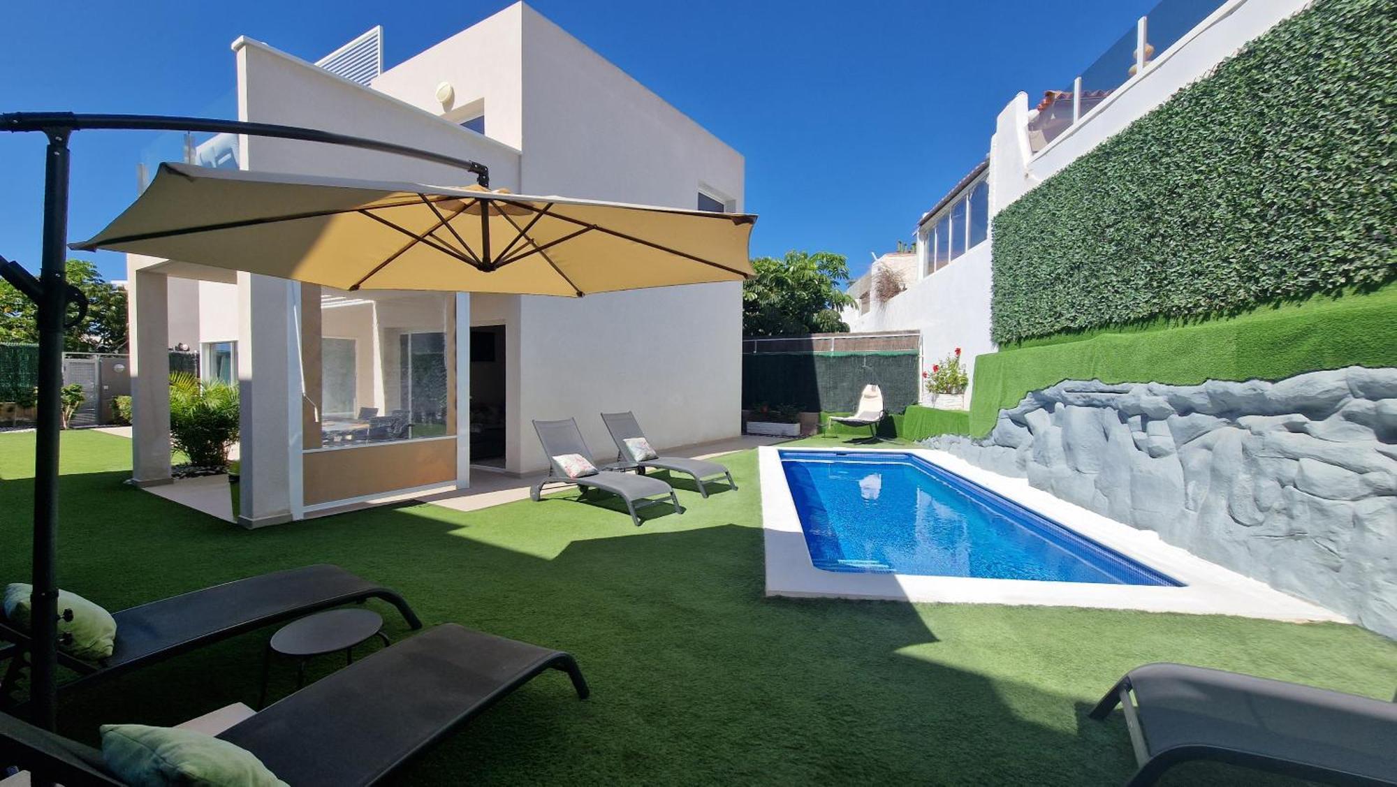 Villa Paraiso-Luxury Villa With Heated Pool アデヘ エクステリア 写真
